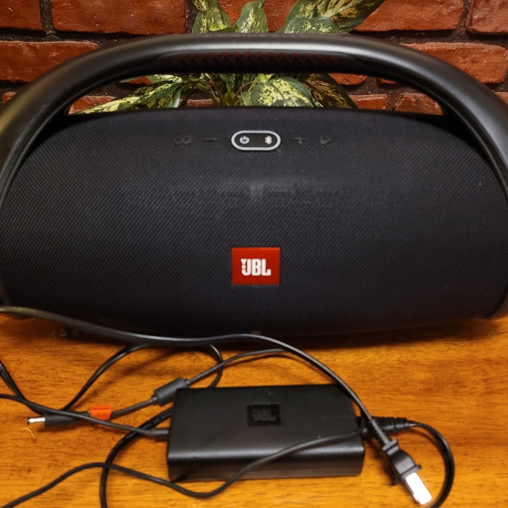 JBL Boombox 2 Waterproof Portable Bluetooth Speaker (Pre Owned) Black